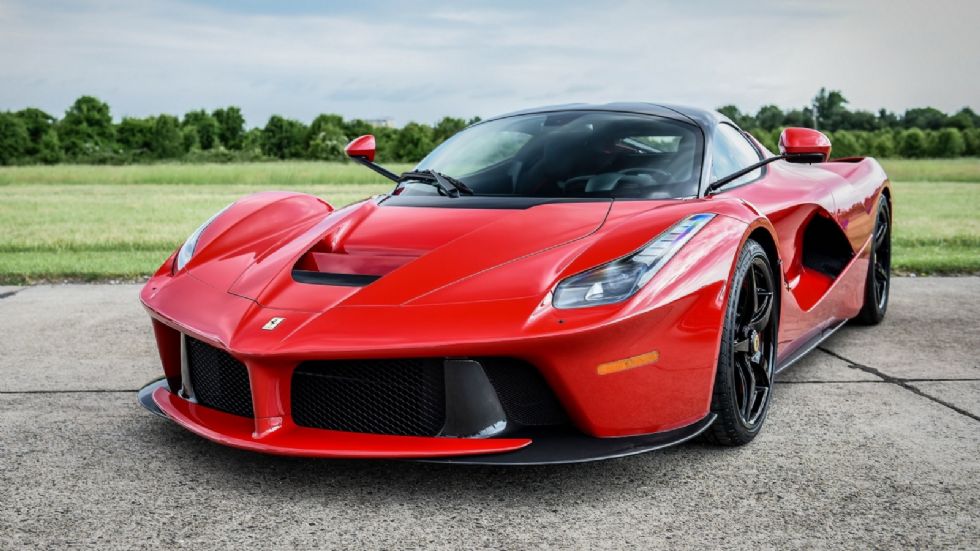 Τη LaFerrari Spider λέγεται ότι έχουν δει τα μάτια, πολύ λίγων και εκλεκτών πελατών της ιταλικής φίρμας, ενώ ο CEO της Ferrari έχει δηλώσει πως βρίσκεται σε στάδιο ανάπτυξης.